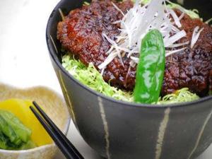 会津名物「ソースかつ丼」です♪ボリューム満点♪オリジナルソース使用です！