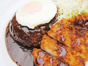 夕食のルートイン名物、「上田カリー」はスパイシーなルーで、トンカツやキャベツとの相性抜群です。
