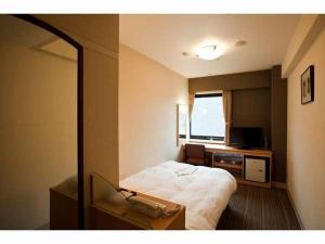 広さ：14平米　シモンズベッド サイズ：120×200