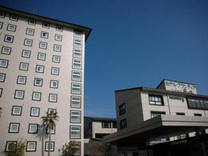 左：ルートイン宮崎青島右：あおしま太陽閣