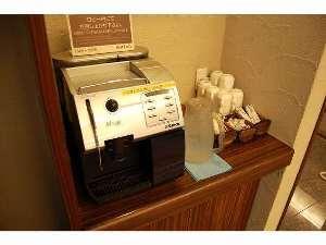 セルフカフェはその場で豆を削って挽きたてのコーヒーをお楽しみいただけます。