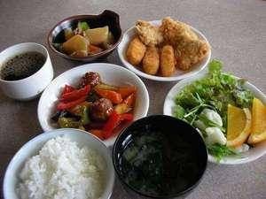 バイキング朝食はボリューム一杯