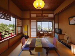 客室の一例　小々波（２０１川側）８帖