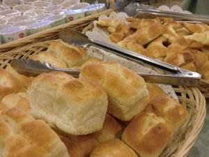 朝はパン党？ご飯党？しっかり食べて１日がんばりましょう！セットメニュ‐の場合もございます。