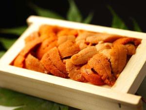 生ウニ（ハ‐フ折）贅沢気分でどうぞ♪（イメ‐ジ）