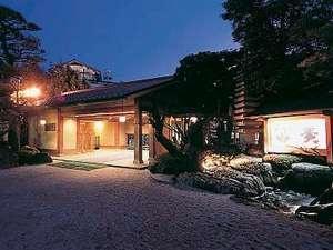 【長屋門】明るい光でお出迎え