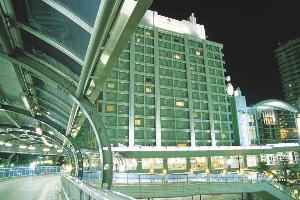 JR尼崎駅直結！！徒歩1分。雨に濡れずにご来館頂けます。