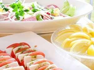 近郊の食材を調理した和食洋食バイキング♪