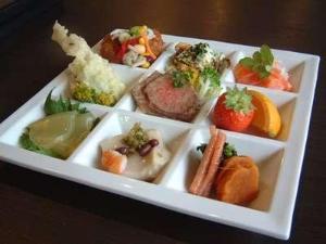 熊本、阿蘇の地元食材がいっぱい「くまもとご馳走盛り」が人気です♪