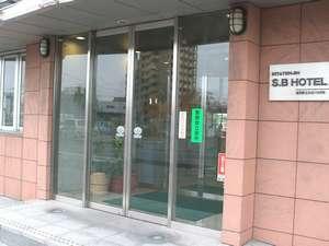 【外観】親不孝通りと長浜通りに面した、アクセス◎のホテル