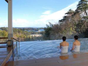 露天風呂≪昼≫松島湾の眺望を心行くまでご堪能下さい。