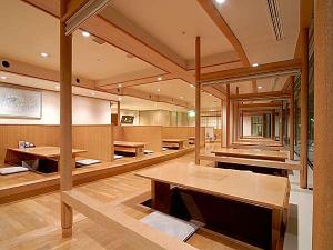 和食会席料理　会場B1F「天正」掘りごたつ式の落ち着いた空間。