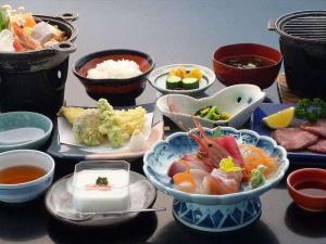 【たいかん亭】五郎八の御膳一例　新鮮なお造りに、名物・牛タン焼きが人気！