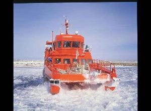 ◆流氷を割って進むガリンコ号（車で約１時間）