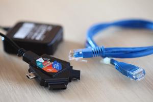 3キャリア対応携帯充電器