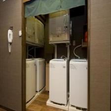 ■男性ランドリーコーナー■　洗濯機と洗剤は無料。乾燥機のみ有料。