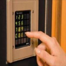 ◆女性大浴場入口電子ロック　女性用大浴場入口は暗証番号式セキュリティーを完備♪