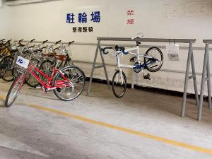 駐輪場と無料貸自転車（先着順）