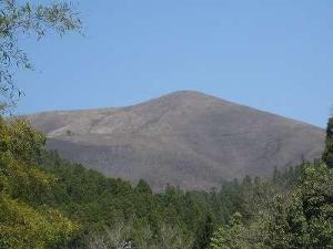 黒川荘より望むおはぎ山