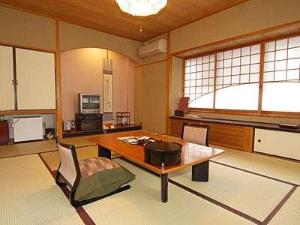 【客室】母屋のお部屋一例　当旅館は全室11時outです　