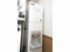 製氷機は4階にございます。製氷機横に設置しております袋に入れてお持ち下さい。