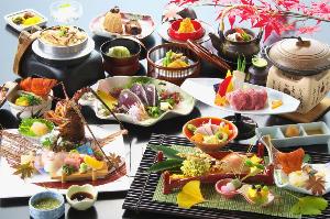 地物伊勢海老姿造りや土瓶蒸し、黒毛和牛の陶板焼きなど‥高知の秋の味覚を堪能する『土佐秋会席』