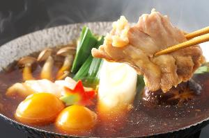 筋肉がよく発達しており、ブロイラーでは味わえない豊かな旨味を感じることができます！