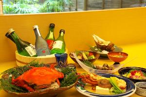 ご夕食は土佐の旬の食材を使った「おまかせ会席」をご用意させて頂きます！