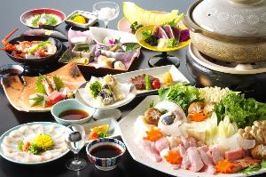 コラーゲンたっぷりのくえ鍋、薄作り、天麩羅、雑炊に贅沢に使った料理(＾＾)/
