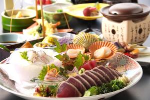 土佐の旬の食材をふんだんに使った伝統的皿鉢料理(刺身鉢)とミニ会席(＾＾)/♪