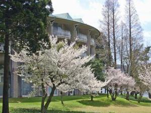 ザ・プリンス箱根 春になると本館中庭には桜が満開になります。