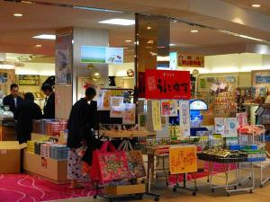 【売店】ホテルからの宅配便も承ります。