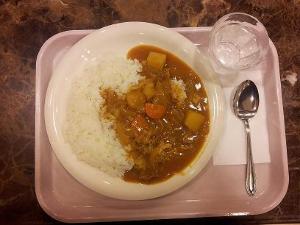 サービス?ご好評いただいております無料のカレーです。１８：３０～２０：００まで毎日ご提供中！お代わりも出来ます。