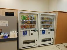 自動販売機コーナー（コンビニよりお得です）