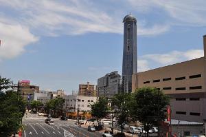 昼のゆめタワーと国際会議場