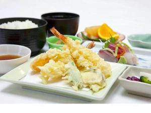 レストランようらくでは和食中心にご用意しております（メニュー一例）。