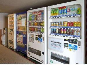 4階・7階・10階に御飲み物等の自販機コーナーがございます。