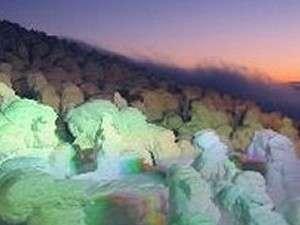 蔵王の地蔵山西斜面に成長するアイスモンスター『樹氷』、この樹氷を色彩豊かな照明でライトアップ