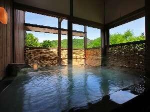 半露天ながら景観を楽しみながら温泉を満喫