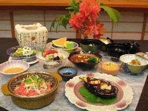 夏野菜といっしょに蒸したしゃぶで、大きめな「蔵王茄子」は胡麻味噌仕上げでトロトロなナス