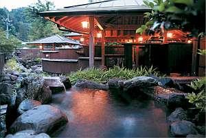 「風流やすらぎの湯」の男性用露天・夕霧の湯