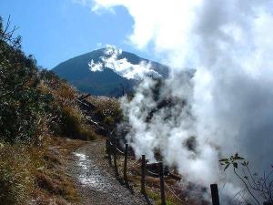 標高1000mの山間にある小松地獄で大自然を体感！