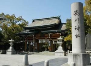 神戸三大神社のなかのひとつ「湊川神社」はホテルから徒歩3分