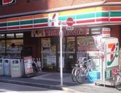目の前にコンビニ