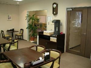 カフェ・アバン《朝食のみ》<BR>営業時間は7：00～9：30（前日までの要予約制）<BR>★場所：当館1Ｆ★