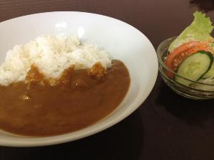 朝食《カレーセット?600》<BR>朝からカレー!?意外とはまります!!<BR>カレーライスとサラダのセットです。