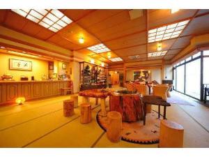 総畳敷きの館内