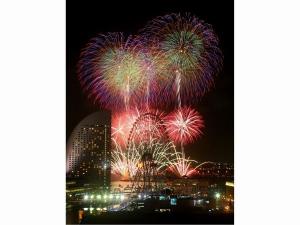 みなとみらい　花火