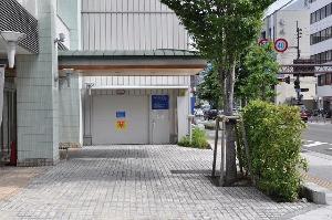 立体駐車場はホテルに併設されてます。