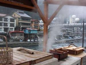 ひぜんや専用『蒸し場』で卵や芋などを温泉蒸気で蒸し上げることができます